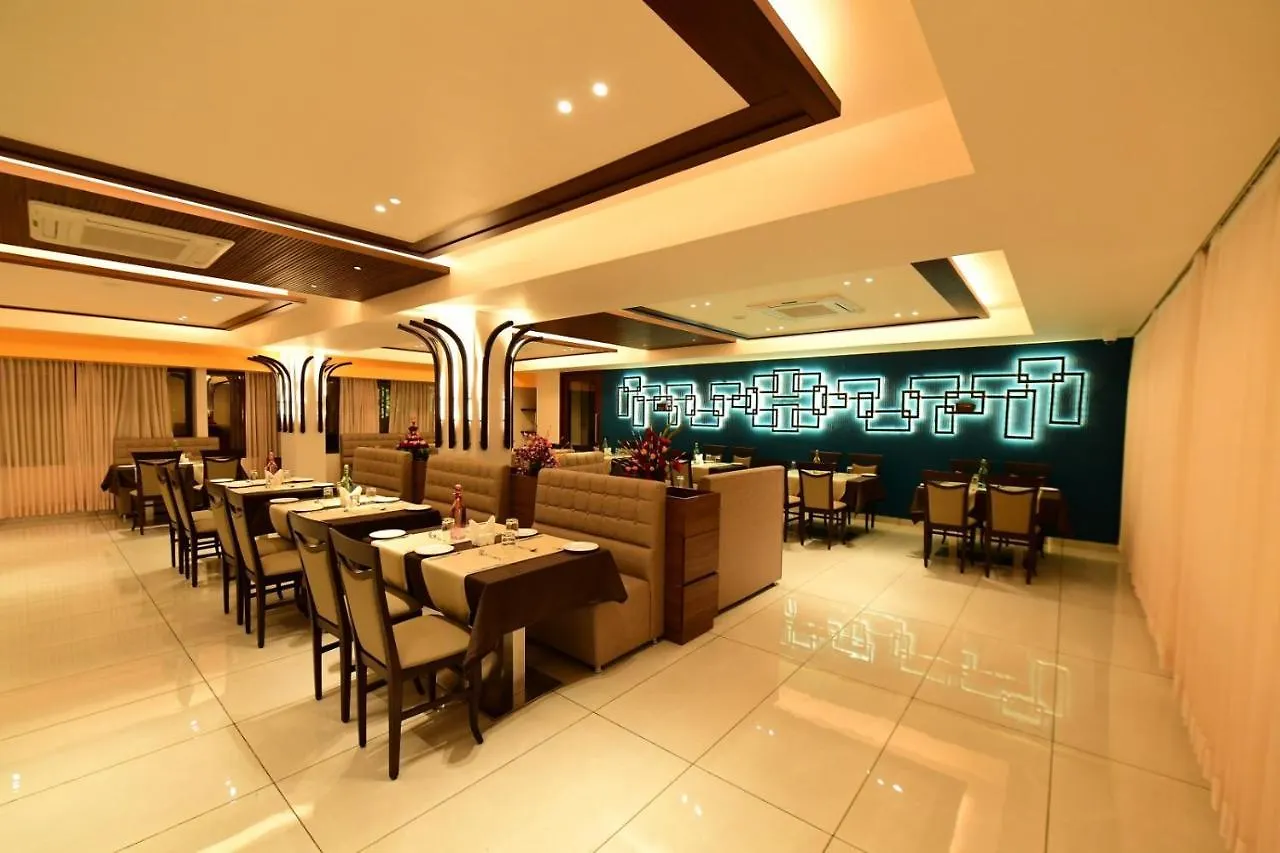 Hotel M Pro Palace Mysore - 12 Minutes To Mysore Palace