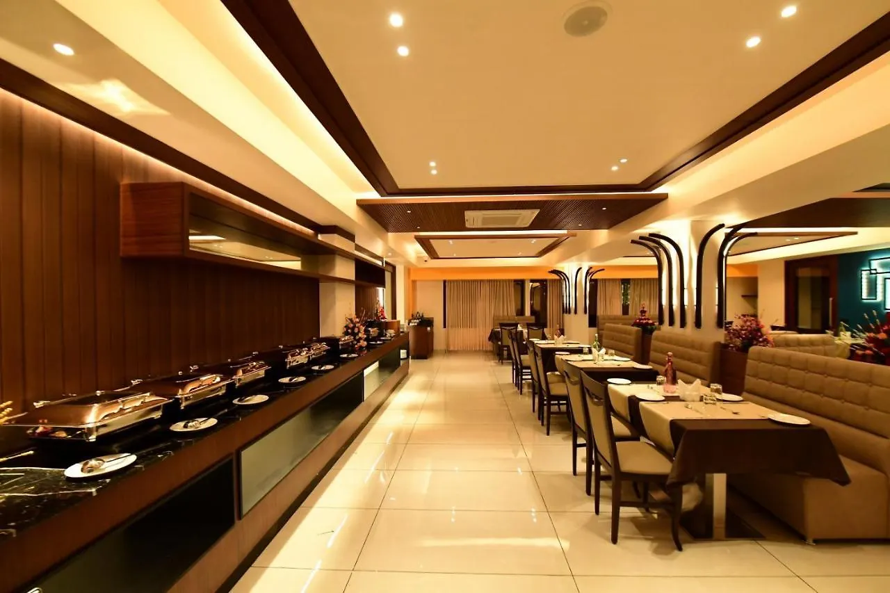 Hotel M Pro Palace Mysore - 12 Minutes To Mysore Palace