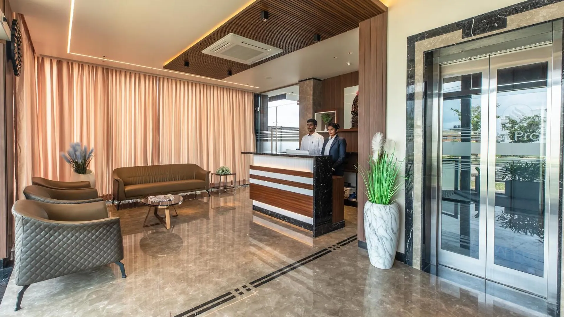 Hotel M Pro Palace Mysore - 12 Minutes To Mysore Palace