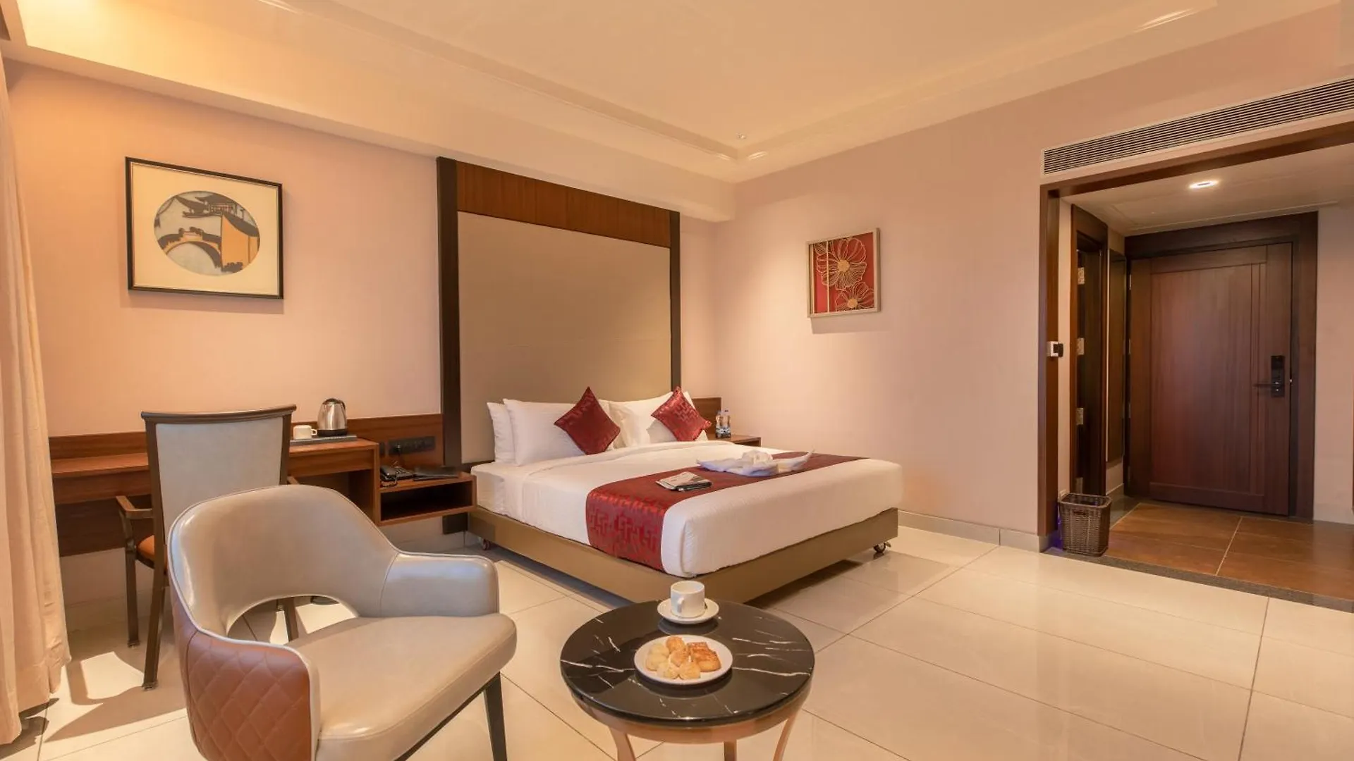 Hotel M Pro Palace Mysore - 12 Minutes To Mysore Palace